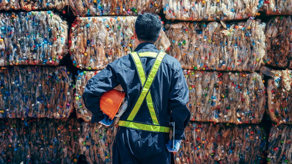 Recycling_Bottles-Worker